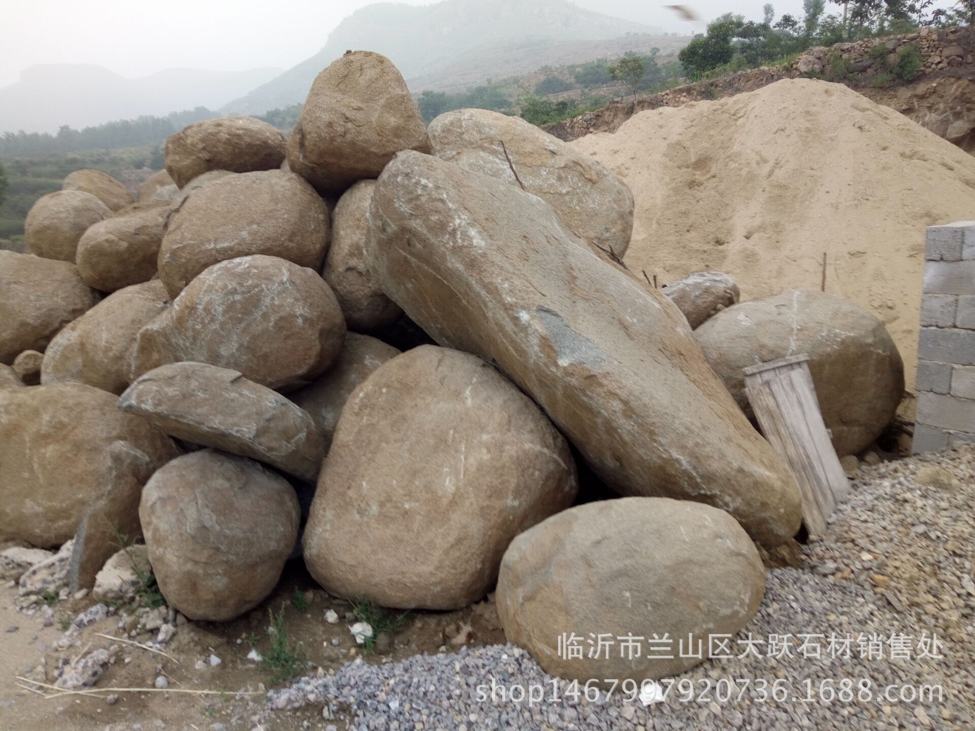 赤峰市翁牛特旗河道兩側(cè)用鵝卵石 駁岸石 產(chǎn)地直銷