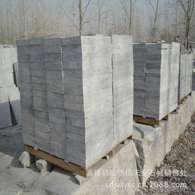 大量銷(xiāo)售青石板材 機(jī)切面各種規(guī)格板材欄桿 石材石料