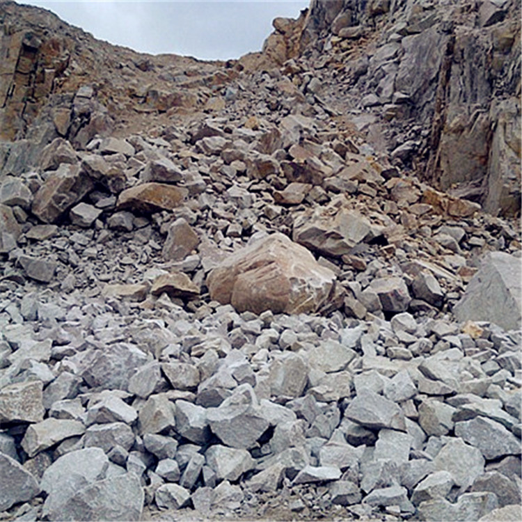 吉林陽光采石場(chǎng) 建筑石料石灰?guī)r規(guī)格多樣，狗頭石發(fā)貨快，就近供應(yīng)